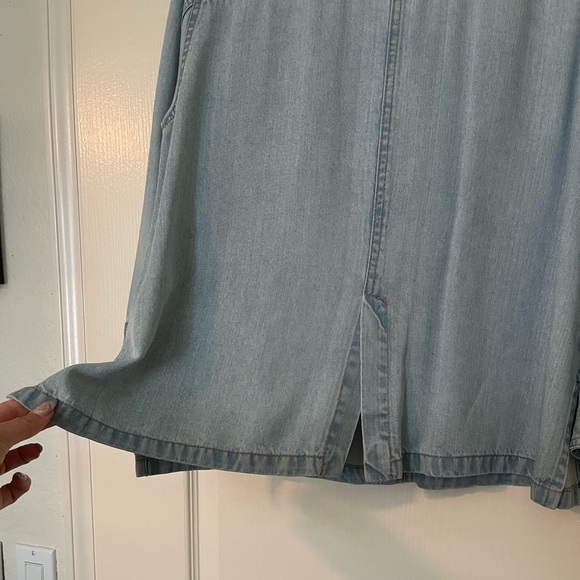 Click Color Me Cotton Long Sleeve, Collared Button Down in Denim, Made of Tencel - Picture 11 of 12